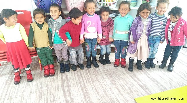 Mutluluğa bir oyuncak da sen ver