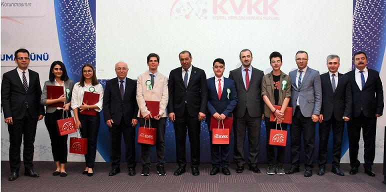 “Verilerimizi teslim ederken iki kez düşünmeliyiz”