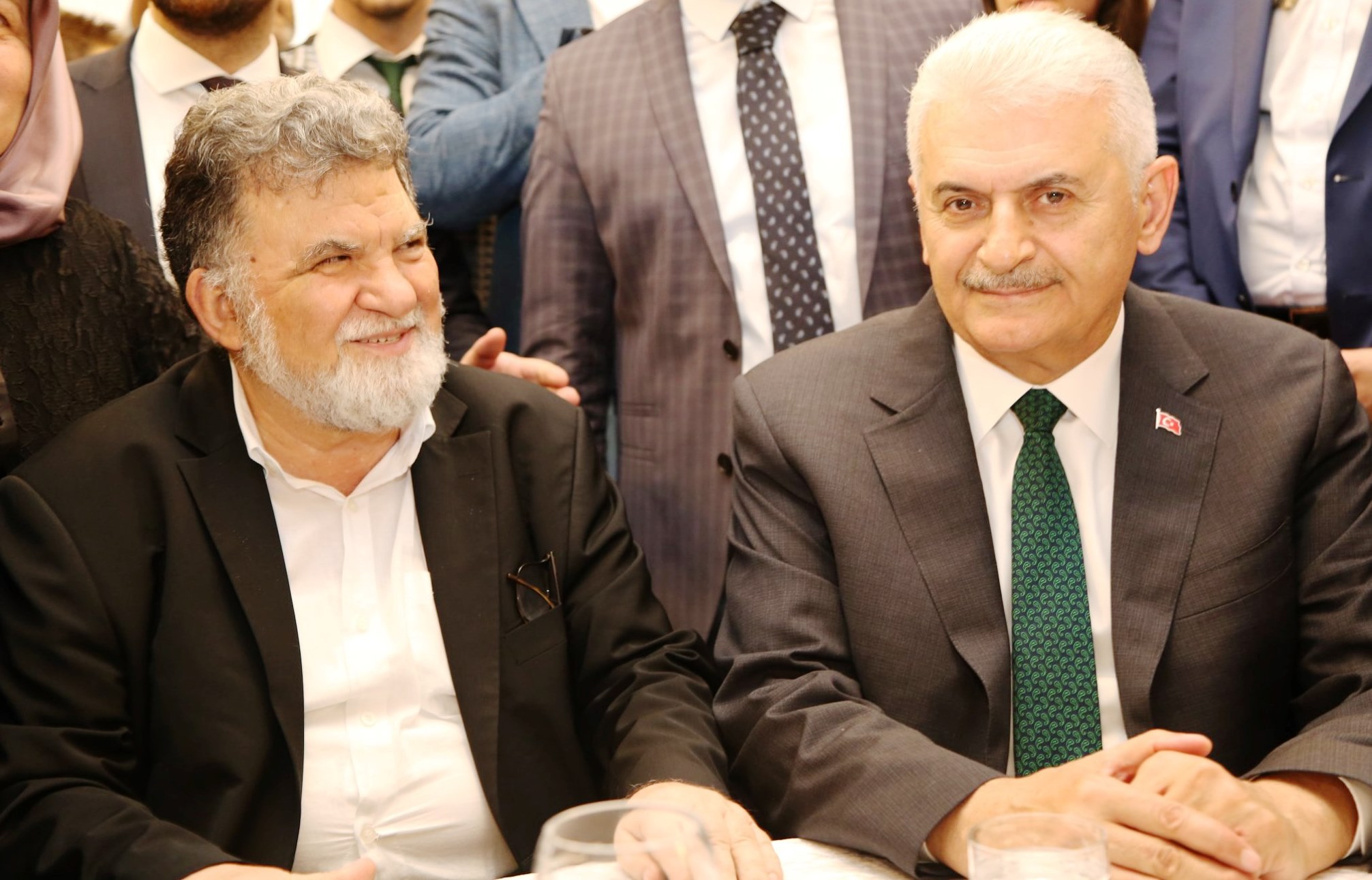 i b b baskan adayi binali yildirim eminevim iftarina katildi yemek http www hicrethaber com i b b baskan adayi binali yildirim eminevim iftarina katildi yemek http www hicrethaber com
