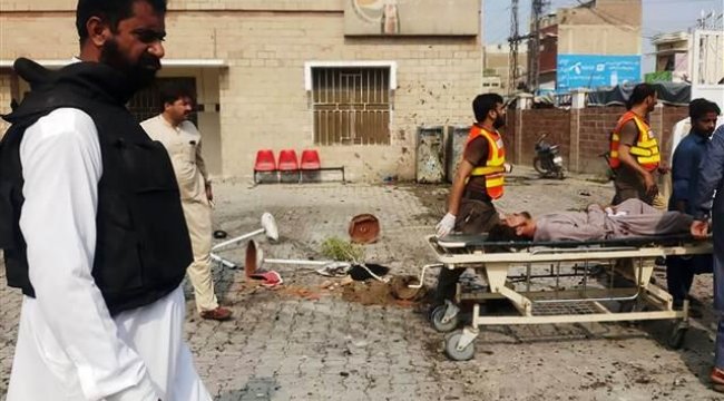 Pakistan'da bombalı saldırı: Çok sayıda ölü var