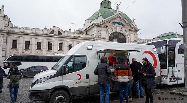  Kızılay Ukrayna'ya insani yardım malzemesi götürdü.
