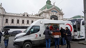  Kızılay Ukrayna'ya insani yardım malzemesi götürdü.