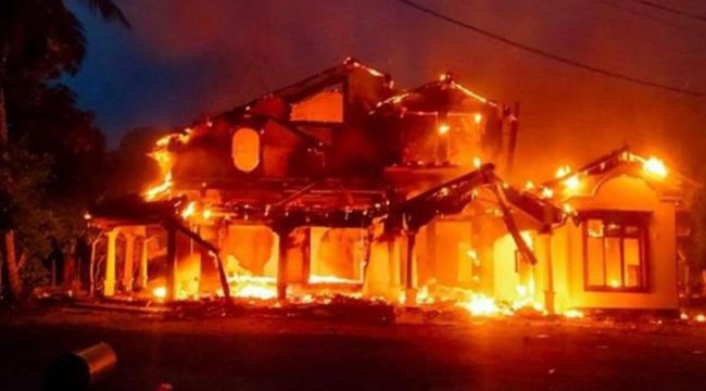 Sri Lanka’dan inanılmaz görüntüler! Başbakanın evini yaktılar