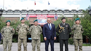 Bakan Çavuşoğlu, Kosova Türk Temsil Heyeti Başkanlığı’nı ziyaret etti