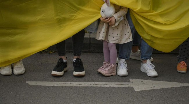 Ukrayna'da savaşın acı tablosu: 324 çocuk hayatını kaybetti