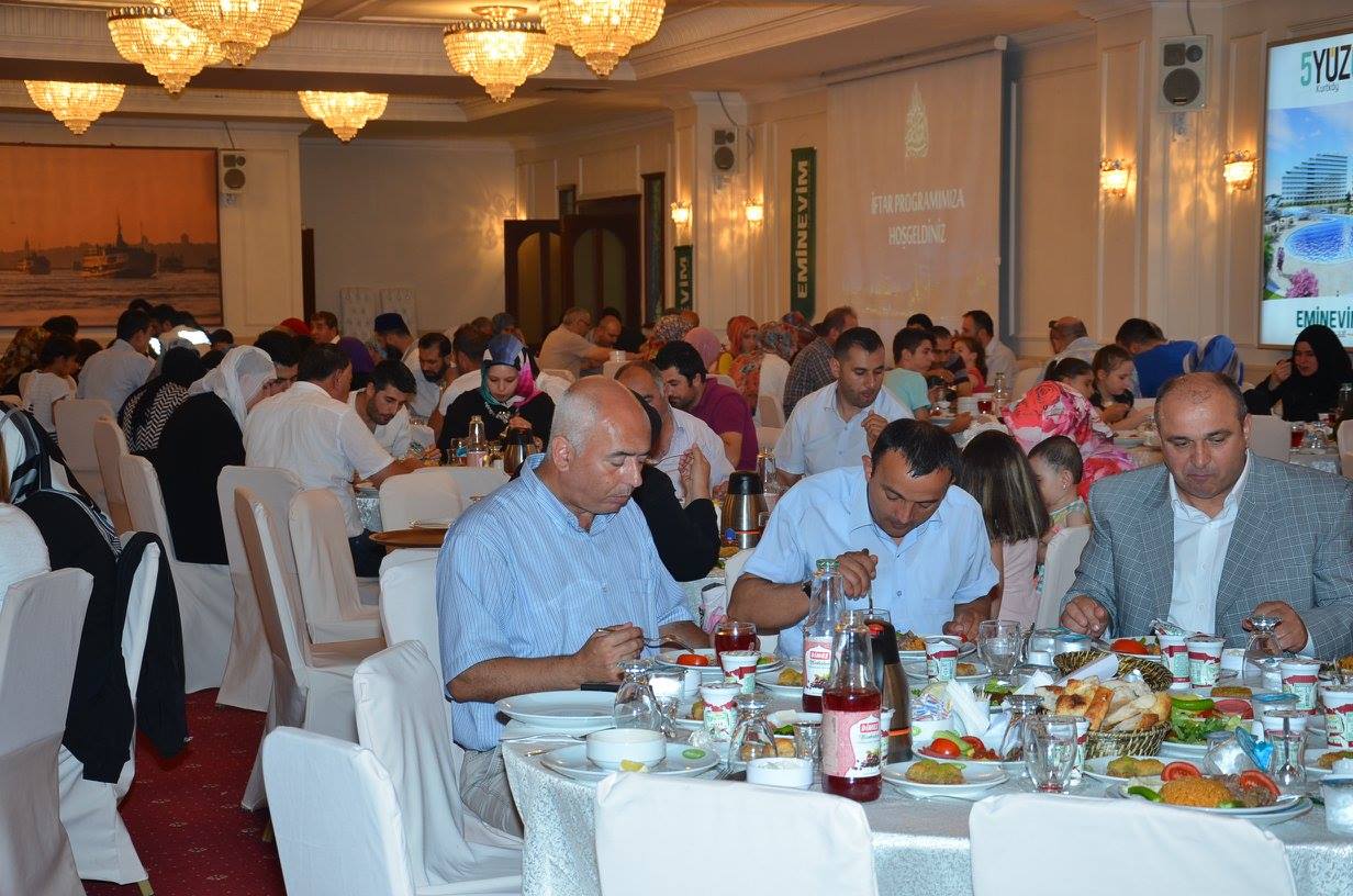 Emin Evim Çalışanları Ve Müşterileri İle İftarda Buluştu