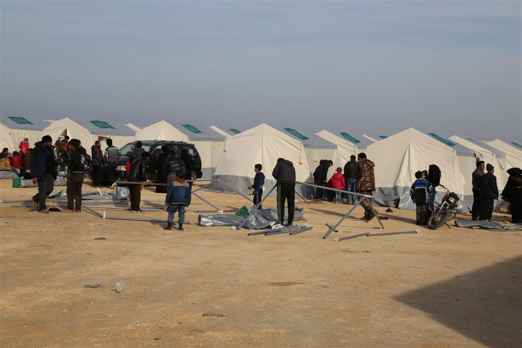 İHH’dan sınırda geçici konaklama merkezi kurdu