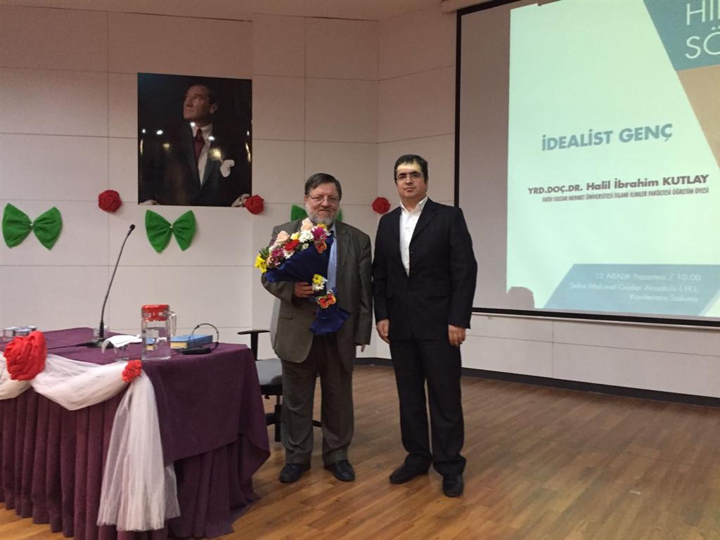 İmam Hatipli Genç İdealinin, hayallerinin peşinden koşan gençtir. 