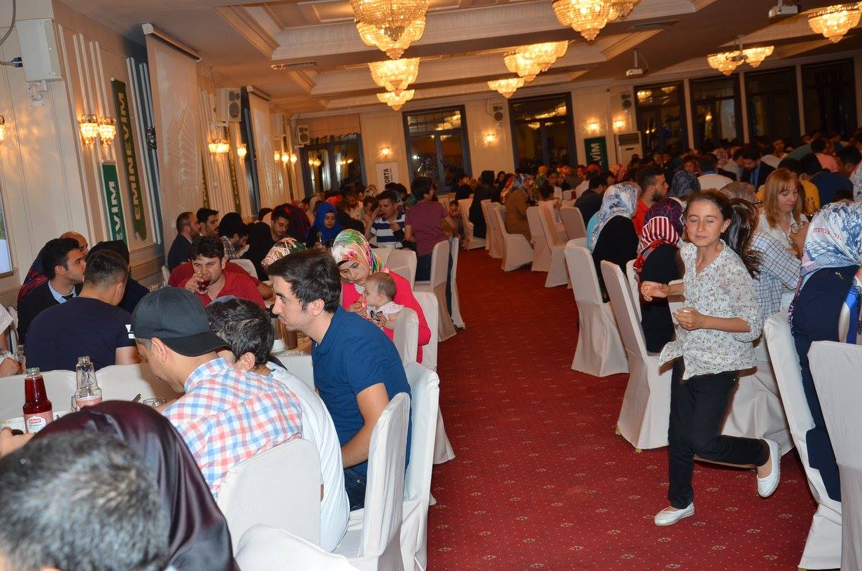 Emin Evim Çalışanları Ve Müşterileri İle İftarda Buluştu