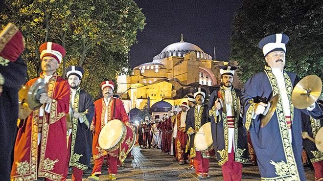 Fatih Sultanahmet’te,Tarihi Baklava Alayı’nın 2.cisi düzenlendi 