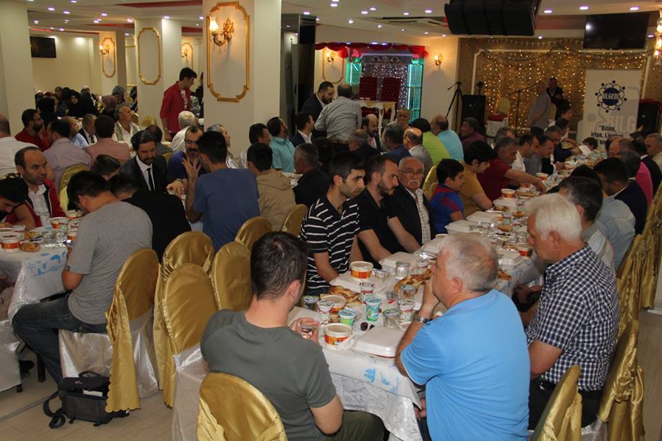 BİLGENÇ (Bilim İrfan Liyakat ve Gençlik) Derneği iftar yemeği verdi 