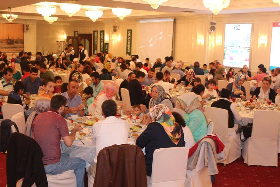 Emin Evim Çalışanları Ve Müşterileri İle İftarda Buluştu