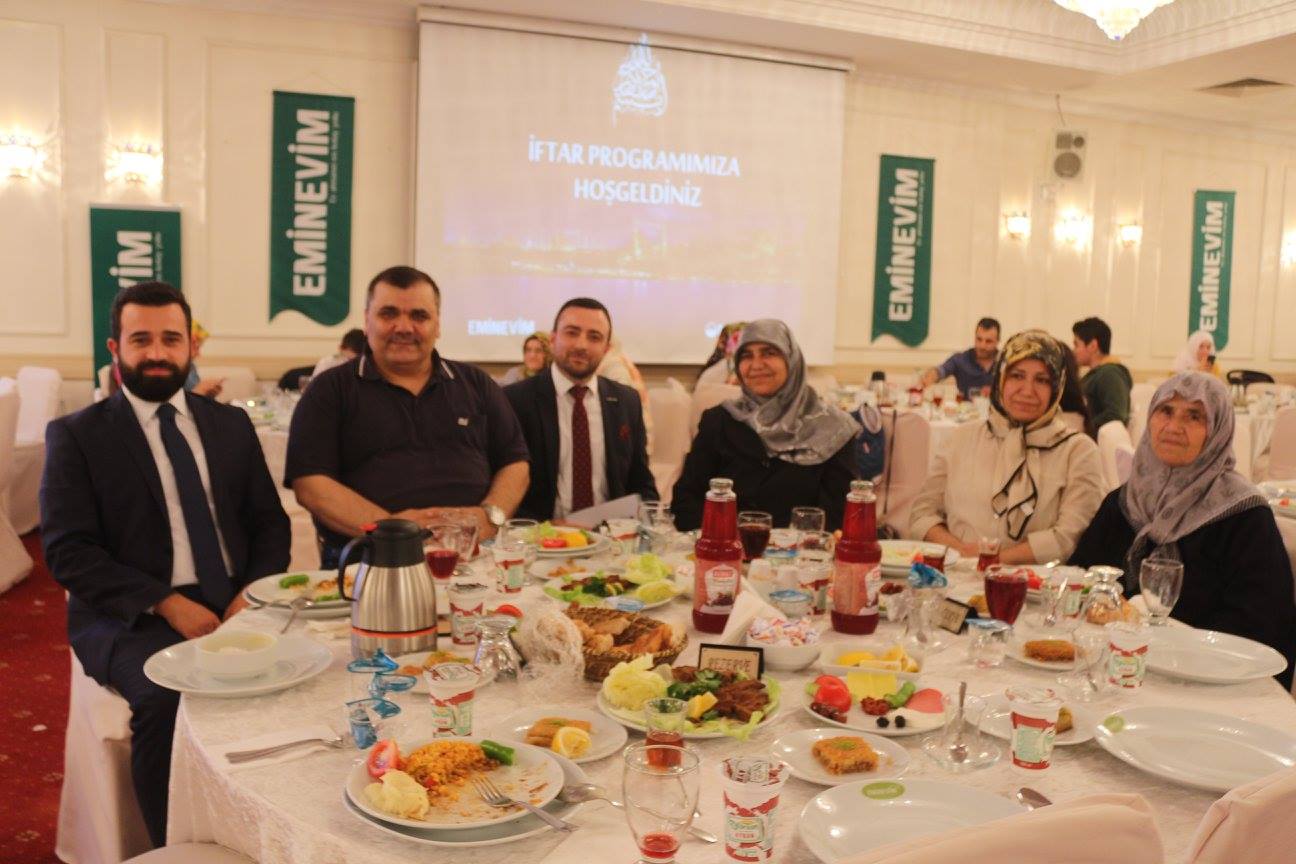 Emin Evim Çalışanları Ve Müşterileri İle İftarda Buluştu