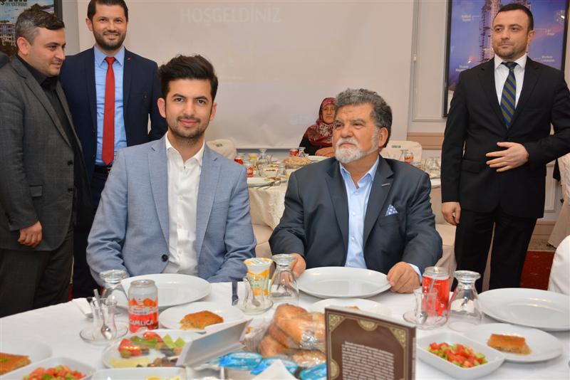 Eminevim Kayıtlı Ve Aday Müşterilerine İftar Yemeği Vermeye devam ediyor