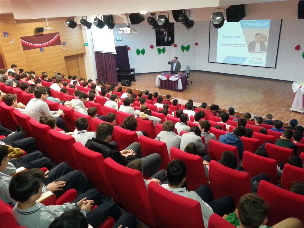 İmam Hatipli Genç İdealinin, hayallerinin peşinden koşan gençtir. 