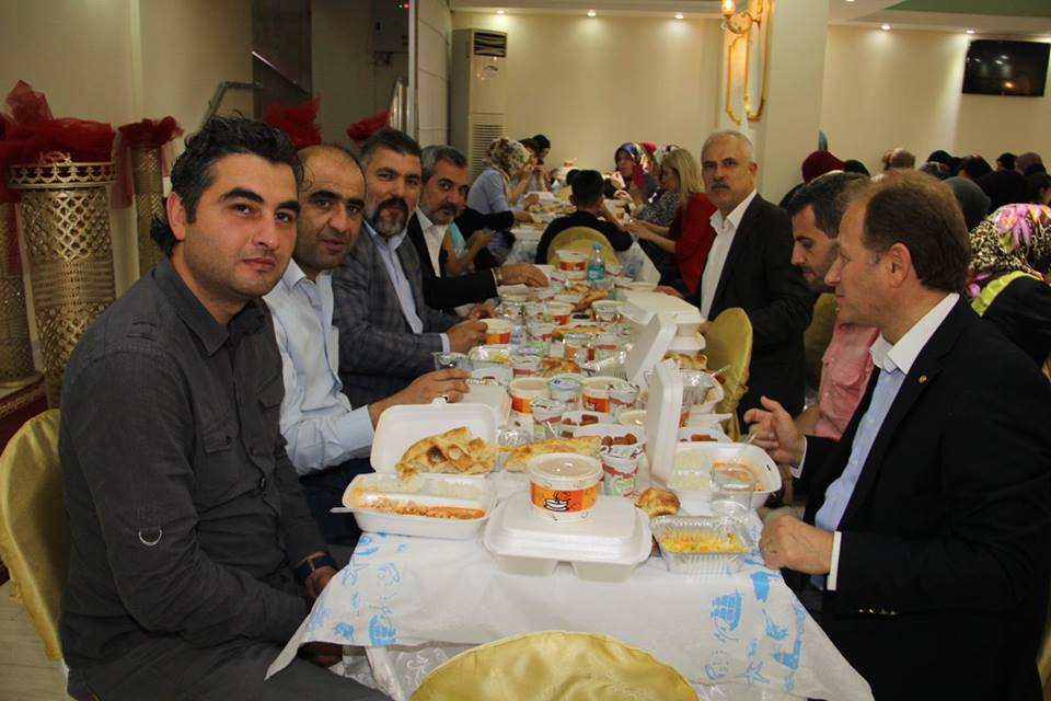 BİLGENÇ (Bilim İrfan Liyakat ve Gençlik) Derneği iftar yemeği verdi 