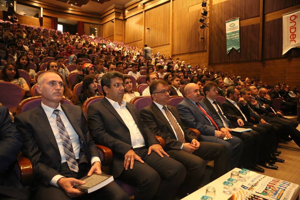 Küçükçekmece'li Liseli Gençler
