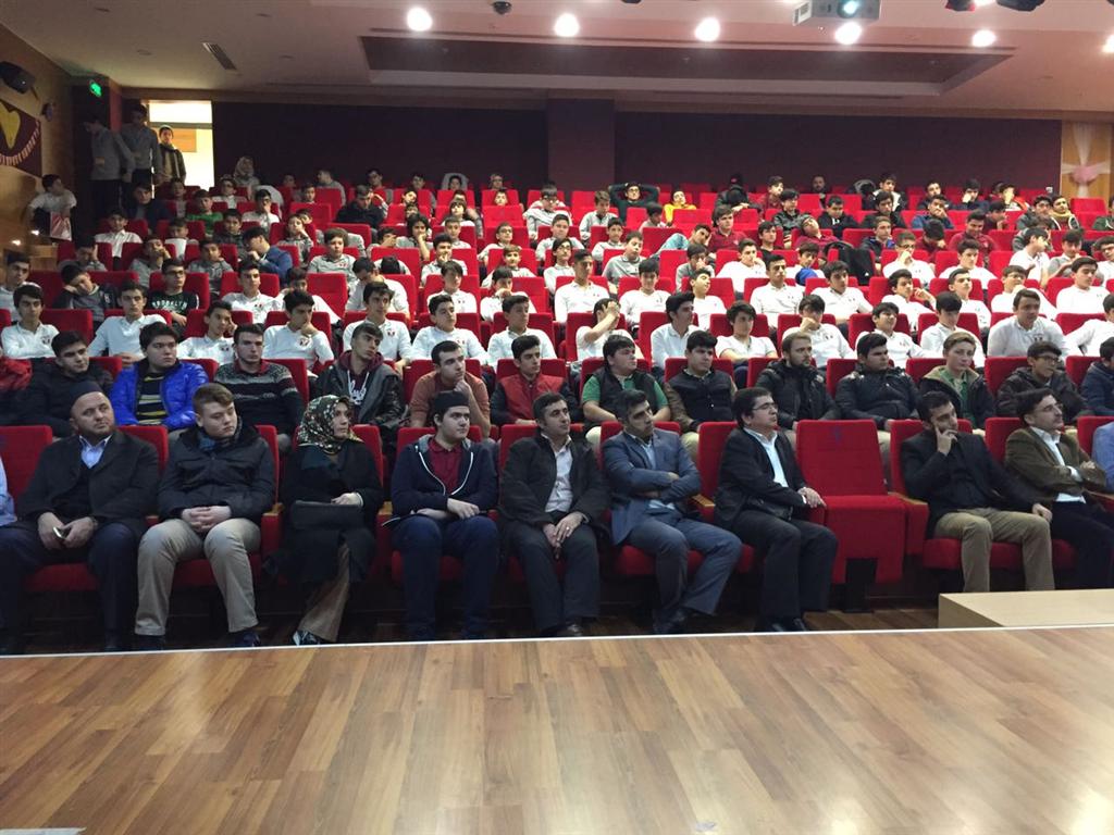 İmam Hatipli Genç İdealinin, hayallerinin peşinden koşan gençtir. 