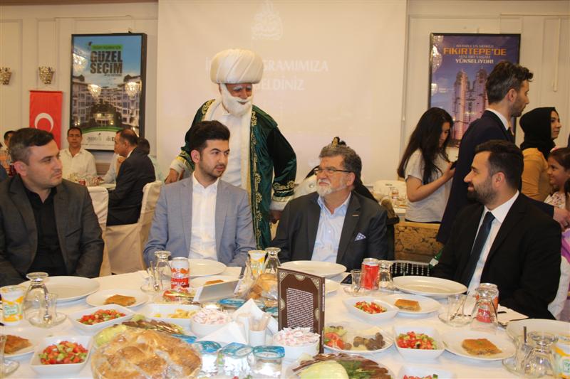 Eminevim Kayıtlı Ve Aday Müşterilerine İftar Yemeği Vermeye devam ediyor
