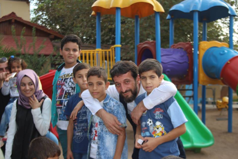 Fetih 1453, Anda Kardeşe Vefa Derneği ve Bir damla umut derneği Hatay'da Suriyeli sığınmacıları unutmuyor
