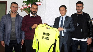 Durer'e Hakemlik Forması Hediye Edildi