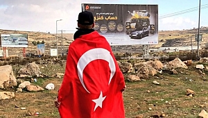 Türk bayraklı gencin kim olduğu belli oldu