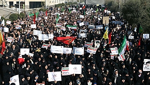 Yedinci Gününde İran'da Rejim  Yanlısı On Binler Alanlara Çıktı