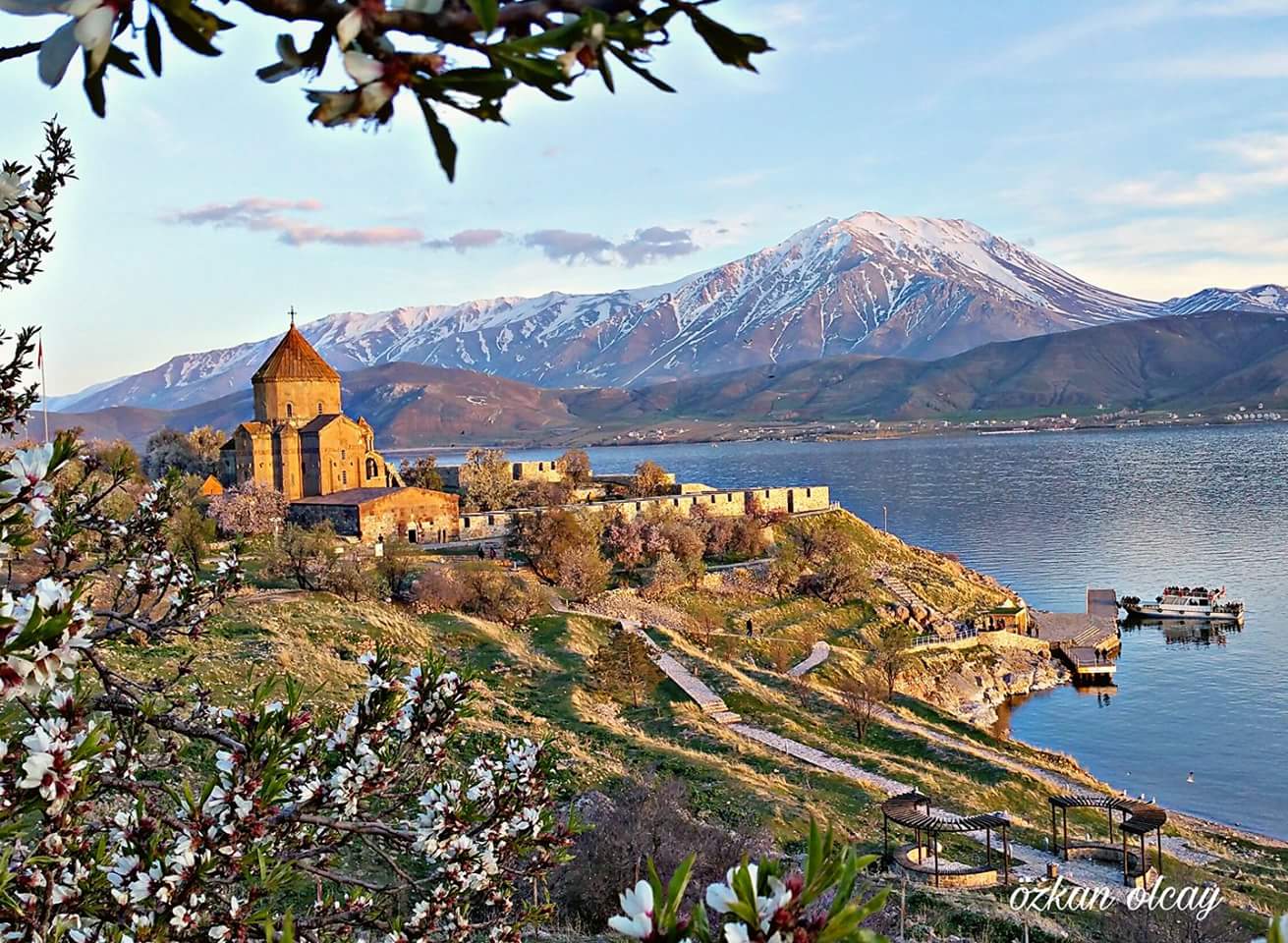 Van Denizi Harika Akdamar adası