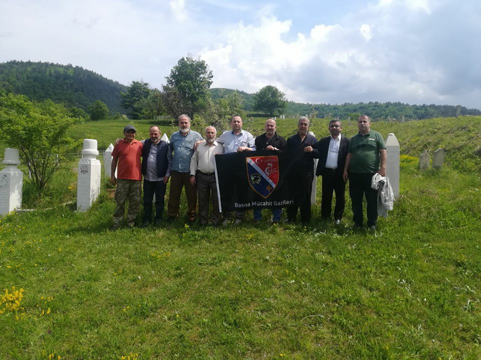 Bosna Gazileri Bosna'da Şehidleri Ziyaret Ediyorlar