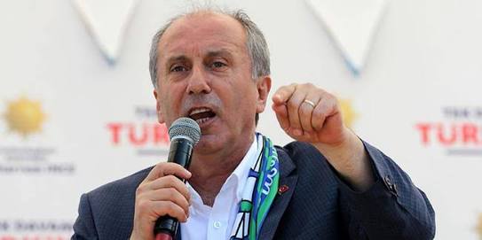 İnce İnce Polis Memurun'a Saydırdı