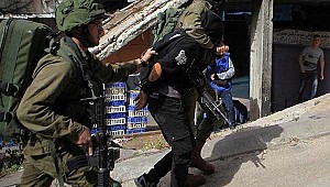 İsrail 17 Filistin'liyi Esir Aldı