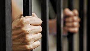 Cezaevini basıp 163 mahkumu serbest bıraktılar