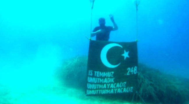 Engelli rekortmen Esmeray, 15 Temmuz şehitleri için daldı