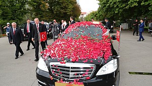 Erdoğan Meclis'te Güllerle Karşılandı