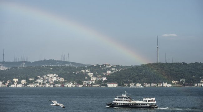 İstanbul Boğazı'nda gökkuşağı oluştu