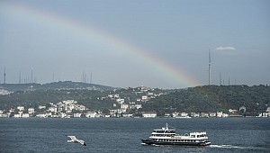 İstanbul Boğazı'nda gökkuşağı oluştu