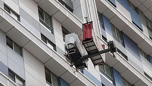 Kartal'da vinç halatı koptu: 2 yaralı