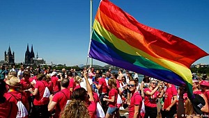 Köln'de yüz binler hoşgörü için yürüdü