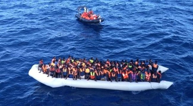Libya açıklarında 10'u çocuk 156 göçmen kurtarıldı