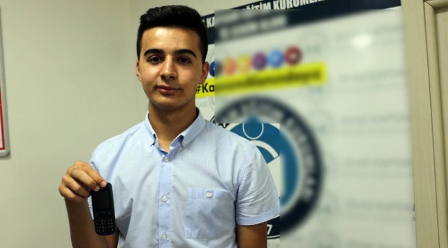 Akıllı telefondan vazgeçti, sınavda dereceye girdi