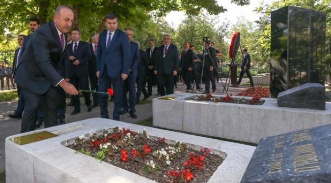 Bakan Çavuşoğlu ve büyükelçiler Anıtkabir'de
