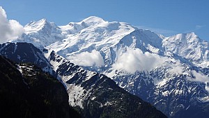 Batı Avrupa'nın zirvesinde 3 dağcı kayboldu