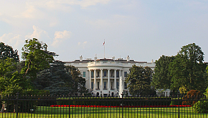 Beyaz Saray'da toplantı dua ile başladı