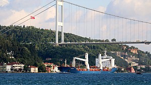 Boğaz'dan 6 yıl sonra Suriye gemisi geçti