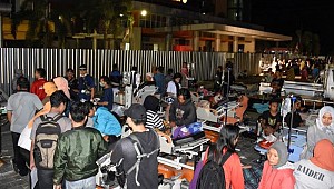 Endonezya’daki Depremde Onlarca Ölü