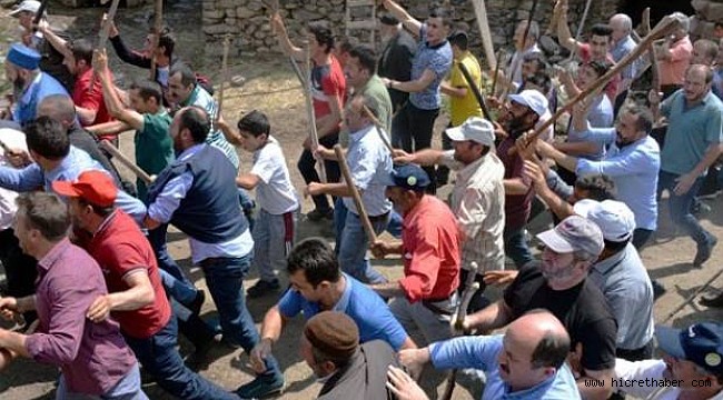 Erzurum’da Söylentiyi duyan sopalarla köy meydanına koştu