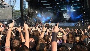 Huzurevinden kaçan iki yaşlı konserde bulundu