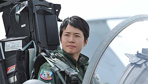 Japonya'da ilk kez bir kadın savaş uçağı pilotu oldu