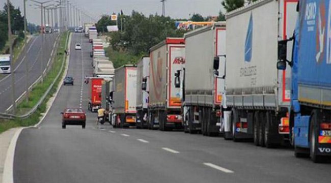 Kapıkule'de 11 kilometrelik tır kuyruğu