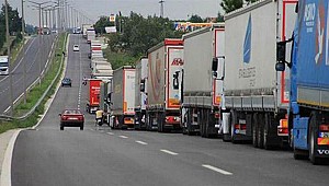 Kapıkule'de 11 kilometrelik tır kuyruğu